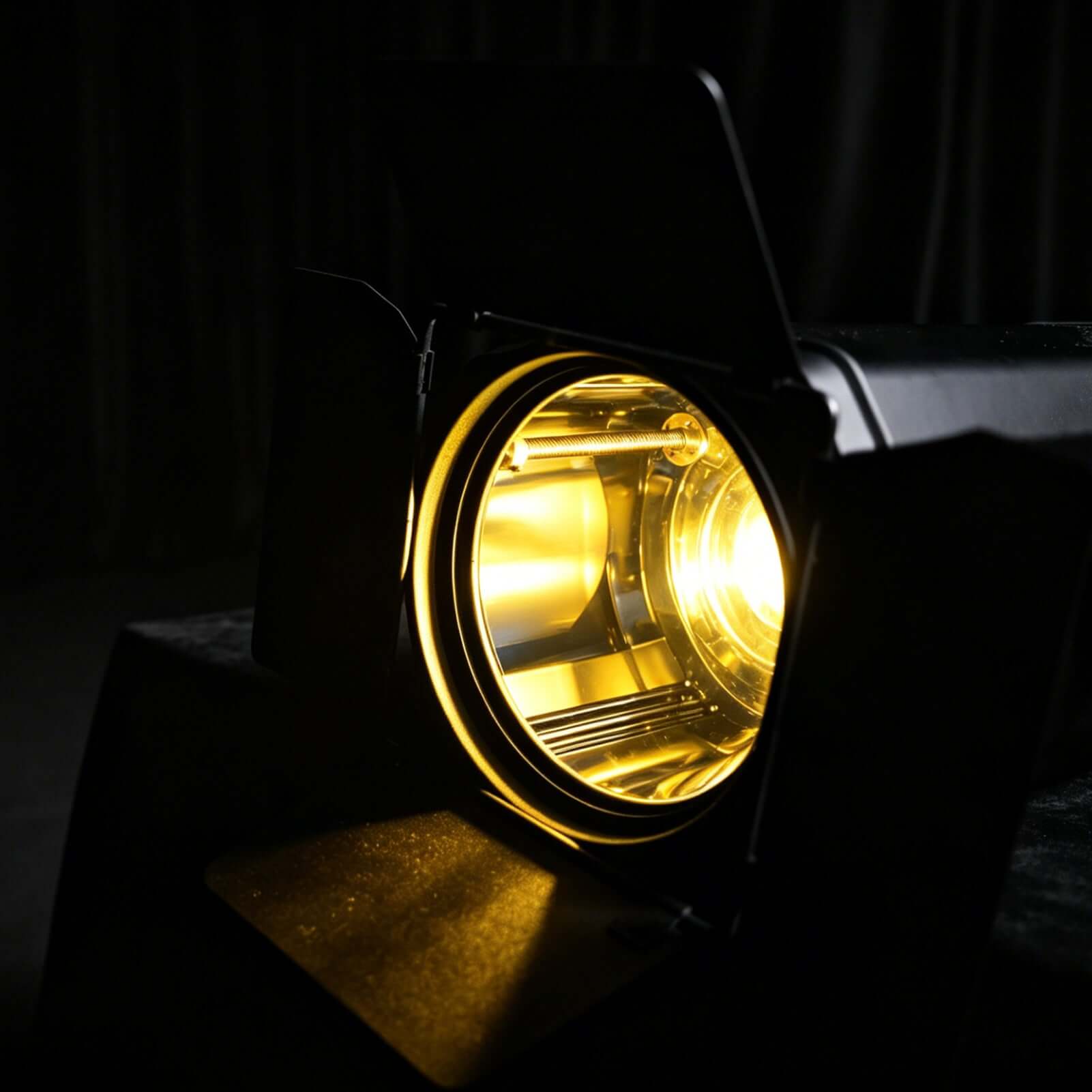 SHEHDS App Control 200W/300W COB Par Light with Barndoor Spot Zoom Stage Light – amber wash lighting effect